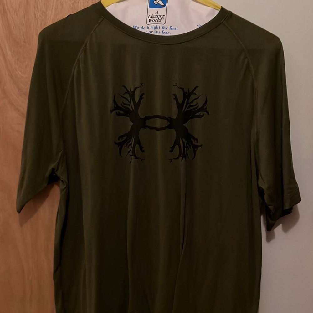 Under armour large t shirt